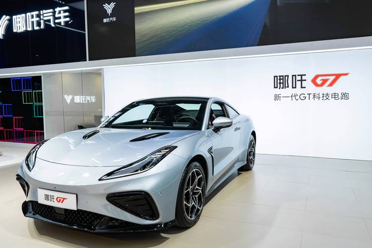 深圳坪山区展信同企业管理咨询哪吒汽车在智能汽车领域的表现，领途汽车在新能源汽车市场中的影响力